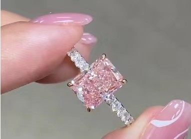 2.26ct ল্যাবরেটরিতে বড় গোলাপী ডায়মন্ড রিং 18K হোয়াইট গোল্ড ব্রাইডাল রিং